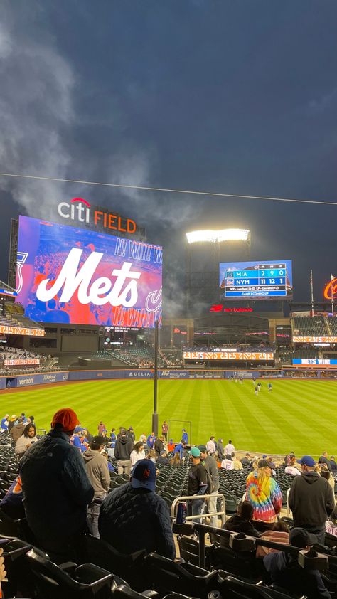 baseball sports america USA Ny Mets Wallpaper, Mets Aesthetic, Mets Game, Mets Baseball, Queens Nyc, Ny Mets, Fall 24, Gaming Clothes, New York Mets