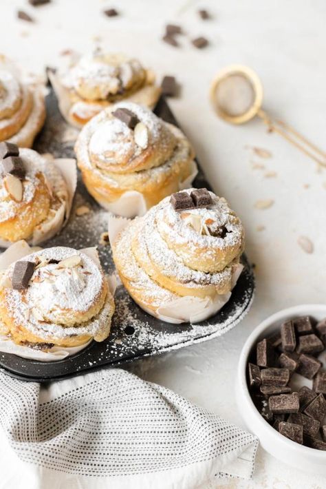 Amazing Bakery Food, Best Bakery Desserts, Brioche Dessert Recipes, Chocolate Sweet Rolls, Almond Baked Goods, Fresh Bean Bakery, Brioche Pastries, Savory Brioche, Brioche Dessert