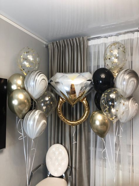 Reputation Bachelorette, Simple Engagement Party Ideas Decoration, Engagement Party Balloon Arch, Bride Room Decoration Ideas, Glam Bridal Shower Ideas, Bride To Be Decoration Ideas, Bride Balloons, Black Bachelorette Party, Bridal Room Decor