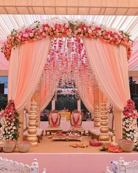 Bridal Mandap Decoration, Wedding Mandap Decor Ideas, Day Mandap Decor, Pink Wedding Mandap, Traditional Marriage Hall Decoration, Lavish Indian Wedding Decor, Wedding Mandap Stage Design, Wedding Chori Decoration, Vaidik Marriage Decoration