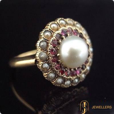 Ruby And Pearl, Pearls Ring, Pearl Rings Vintage, Pearl Rings, Indian Jewellery Design Earrings, Antique Gold Jewelry, Gold Rings Fashion, Gold Ring Designs, Gold Jewelry Simple