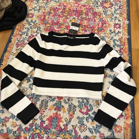 Rehab Size S Thick Material Long Sleeve Crop Top Black And White Stripes Crop Top Long Sleeve, Black And White Striped Long Sleeve Shirt, Crop Top Long, Black And White Striped Shirt Outfit, Fashion Top Outfits, White Striped Shirt Outfit, Black And White Lines, Stripy Tops, Black Long Sleeve Crop Top