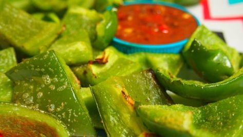 Green Pepper Snack Ideas, Bell Pepper Chips, Chip Alternative, Undressed Skeleton, Baked Peppers, Simply Taralynn, Guilt Free Snacks, Green Peppers, Green Pepper