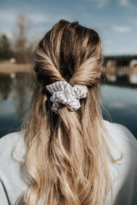 How to Style a Hair Scrunchie #hairscrunchie #hairideas Half Up Half Down Hair, Grunge Hair, Peinados Faciles, Scrunchie Hairstyles, Hair Dos, Down Hairstyles, Hair Day, Pretty Hairstyles, Hair Looks