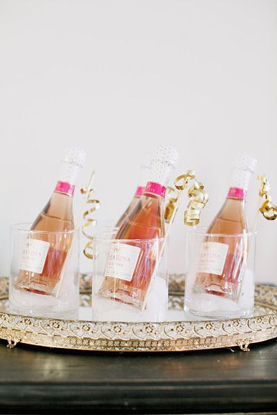 Mini bottles of liquor — such as wine, champagne, and whisky — can make really cute favors if you package them up right. Warning: your guests might have a bit too much fun making "good use" of these favors. Photo by Alea Lovely via Style Me Pretty Champagne Favors, Mini Champagne Bottles, Edible Wedding Favors, Mini Champagne, Easy Christmas Decorations, Festa Party, Silvester Party, Mini Roses, Champagne Wedding