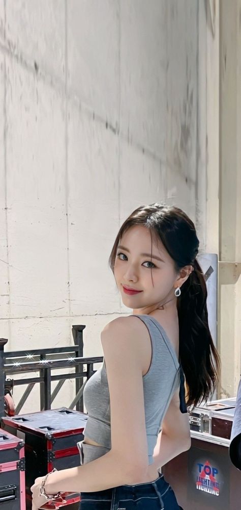 Itzy Pictures, Yuna Wallpaper, Wallpaper Scenery, Kwon Mina, Korean Pop Stars, Kpop Beauty, Itzy Yuna, Yuna Itzy, Shin Yuna