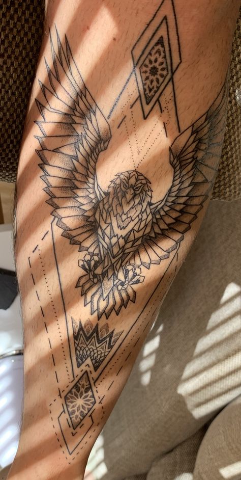 Eagle Tattoo On Leg, Tato Lingkaran, Eagle Tattoo Arm, Leg Tattoos Small, Tato Geometris, Adler Tattoo, Tato Suku, Tato Dada, Tattoo On Leg