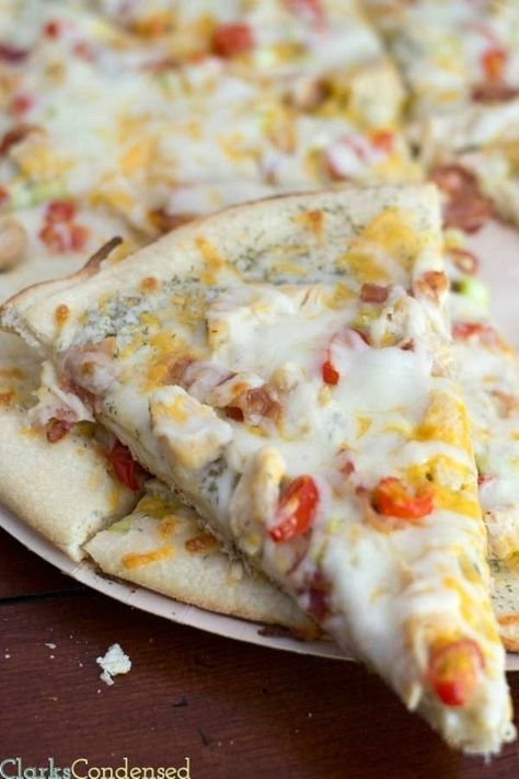 Calzone Pizza, Ranch Dressing Recipe, Homemade Ranch Dressing, Great Pizza, Homemade Ranch, Pizza Recipes Homemade, Lactose Intolerant, Chicken Pizza, Food Blogs