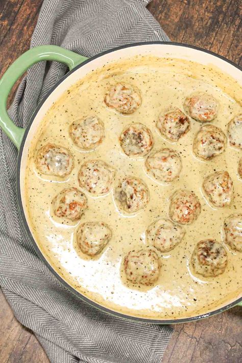 Meatballs With Heavy Cream, Chicken Meatballs Cream Sauce, Ground Chicken Alfredo Recipes, Meatballs In White Sauce Cream, White Sauce Meatballs, White Sauce For Meatballs, Garlic Alfredo Chicken Meatballs, Meatball White Sauce Recipes, Meatballs In White Sauce