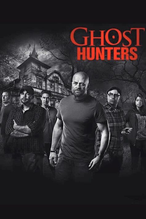 Halloween Attractions, Hunter Movie, Ghost Hunter, Ghost Videos, Free Tv Shows, Chandler Riggs, Tv Series Online, Paranormal Investigation, Episode Online