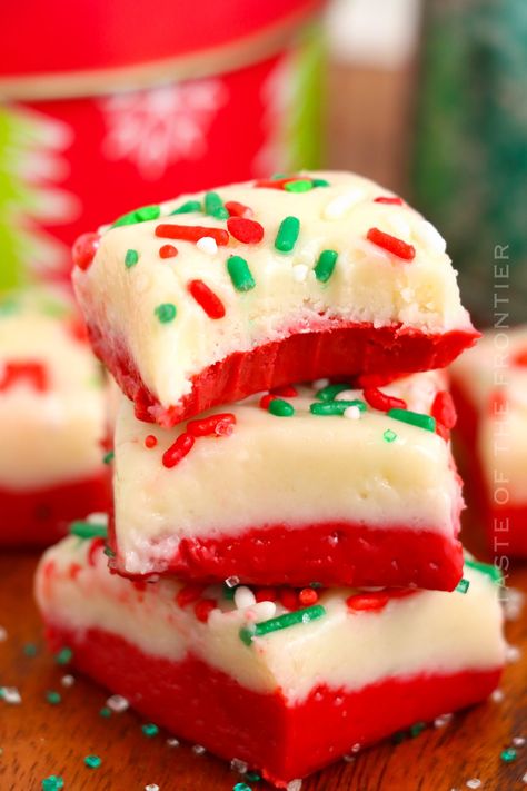 Easy Red Velvet Fudge is made with white chocolate chips, cake mix, and sprinkles for a simple, no-bake holiday treat that everyone loves. Chocolate Chips Cake, Cake Mix Fudge, Velvet Fudge, Red Velvet Fudge, Cake Batter Fudge, Best Fudge Recipe, Easy Red Velvet, Candy Fudge, Easy Holiday Treats