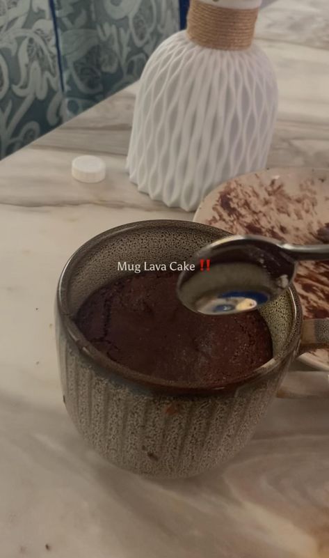 Mug Lava Cake, Chocolate Lava Mug Cake, Lava Mug Cake, Chocolate Mug Cake, Recipes Snacks, Chocolate Lava, Chocolate Lava Cake, Lava Cake, Chocolate Mugs