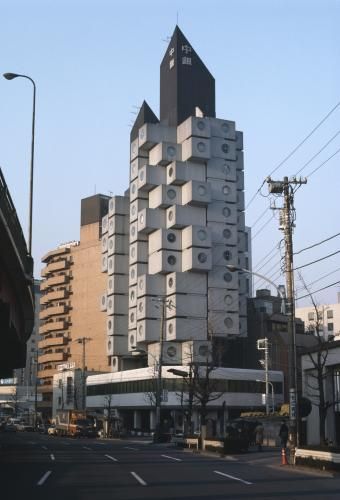 Kisho Kurokawa, Nakagin Capsule Tower in Tokyo Kisho Kurokawa, Tokyo Architecture, Nakagin Capsule Tower, Tokyo Apartment, Tokyo Aesthetic, Capsule Hotel, Destin Hotels, Walled City, Commercial Architecture