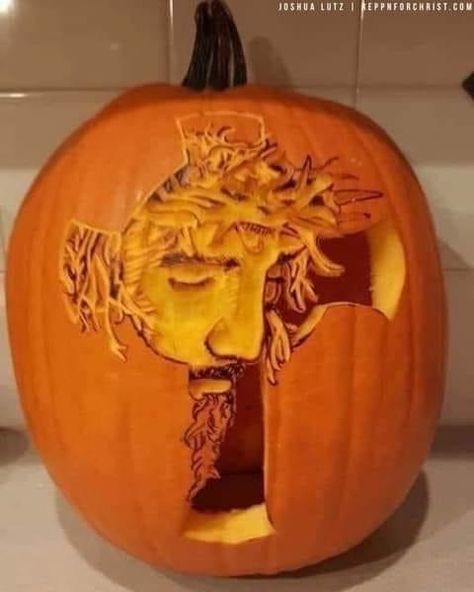 Winter Diy Crafts, Creative Pumpkin Carving, Amazing Pumpkin Carving, Pumpkin Carving Designs, Pumpkin Carving Ideas, Face Carving, Carved Pumpkin, Creative Pumpkins, All Saints Day