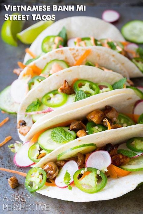 The absolute BEST Vietnamese Banh Mi Street #Tacos - on ASpicyPerspective.com Vietnamese Banh Mi, Street Taco Recipe, Bahn Mi, A Spicy Perspective, Taco Pasta, Taco Pizza, Taco Dip, Tacos And Burritos, Street Tacos