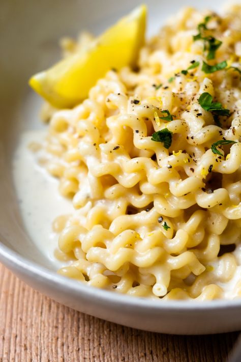 Lemon pepper pasta is so silky smooth and bursting with flavor! The sauce is light but creamy and only takes 20 minutes to prepare! The pasta can be served as a main dish or a side. It would be great with grilled chicken or fish! So simple and so delicious!! Lemon Pepper Pasta, Pasta Sides, Pepper Pasta, Summer Foods, Lemon Pasta, Meal Recipes, Lemon Pepper, The Sauce, How To Cook Pasta