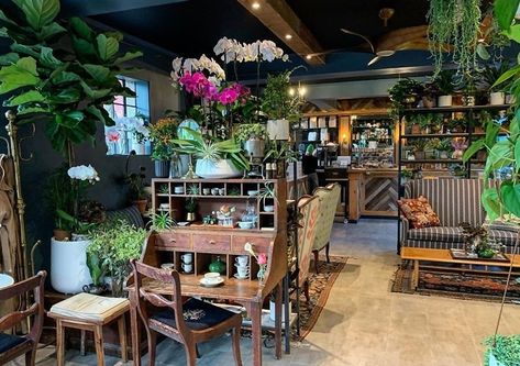 Part Cafe, Part Florist: Rosecrans Is The Dreamy New Spot We Always Knew We Wanted New york Grenwich Nyc Coffee Shop, Flower Shop Interiors, Nyc Coffee, Flower Cafe, Flower Shop Design, Cute Coffee Shop, Bookstore Cafe, Loft Industrial, Coffee Shop Aesthetic