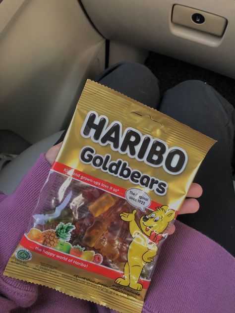 Haribo Gummy Bears Aesthetic, Haribo Aesthetic, Gummy Bears Aesthetic, Lee Core, Bears Aesthetic, Freakshakes Recipe, Haribo Gummy Bears, Gummy Candies, Checker Background