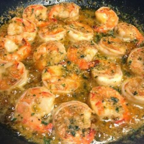 Famous Red Lobster Shrimp Scampi ~ Tastes EXACTLY like the Red Lobster Shrimp Scampi. It's a favorite recipe in our home!! Red Lobster Shrimp Scampi Recipe, Red Lobster Shrimp Scampi, Red Lobster Shrimp, Resep Seafood, Shrimp Scampi Recipe, Scampi Recipe, Shrimp Dishes, Shrimp Scampi, Red Lobster