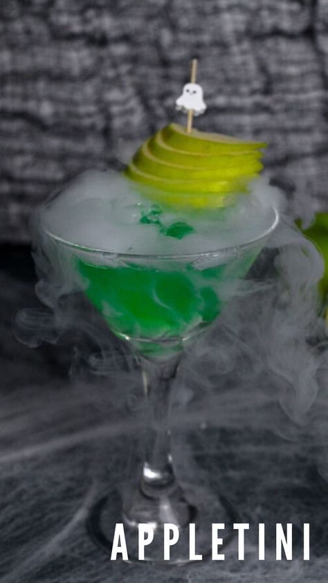 This appletini is perfect for any green sour apple fans! It is made with apple juice and sour apple schnapps which gives it the perfect bright green color. Add in some dry ice to make it extra spooky for Halloween. Find this green apple martini recipe on my blog! Green Apple Martini Recipe, Green Apple Martini, Appletini Recipe, Sour Apple Martini, Smirnoff Green Apple, Tequila Martini, Apple Martini Recipe, Green Apple Vodka, Apple Schnapps