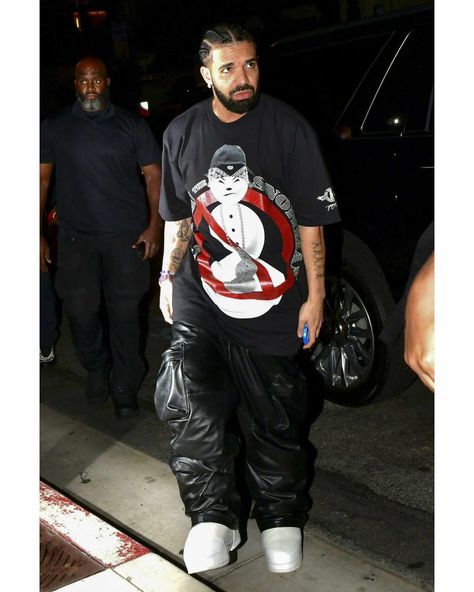 Concert Outfit Cargo Pants, Drake Outfits, Drake Outfit, Drake Concert Outfit, Outfit Cargo Pants, Drake Concert, Drake Clothing, Hip Hop Culture, Famous Celebrities