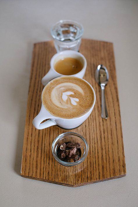 Coffee Presentation Ideas, Coffee Presentation, Coffee Shop Branding, Beer Flight, Italy Coffee, Coffee Board, Coffee Tray, Coffee Serving, Coffee Service