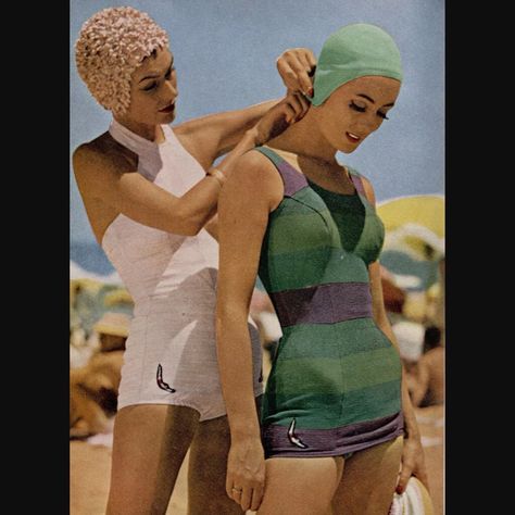 Checking their hair is completely encased in their neat little swim caps, two models pose on Bondibeach in 1959. Anne Gunning, Richard Dormer, Fashion Eras, Bondi Beach Australia, Swimming Photography, 50s Women, Two Models, Bathing Cap, Vintage Fashion 1950s