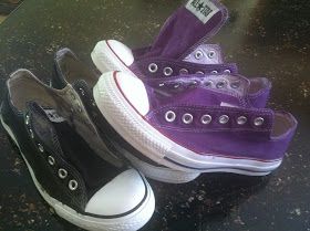 Dye Converse Diy, Dye Converse, Red Converse Shoes, Tie Dye Converse, White All Stars, Creating Clothes, Diy Tie Dye, Dye Shoes, Purple Converse