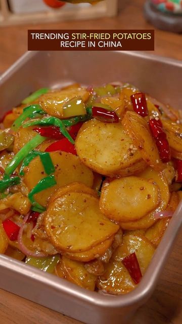 Chinese Stir Fried Potatoes, Chinese Stir Fry Potatoes, Potato Stir Fry Recipes, Chinese Buffet Potatoes, Chinese Potato Recipes, Chinese Potatoes, Chinese Potatoes Recipe, Asian Potatoes, Stir Fry Potatoes