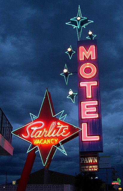 Starlite Motel    North Las Vegas, Nevada: Awesome photo, neon isn't the easiest thing to get photos of! Old Neon Signs, Retro Signage, Motel Sign, Vintage Neon Signs, Neon Nights, Paris Jackson, Retro Sign, Old Signs, Photo Wall Collage