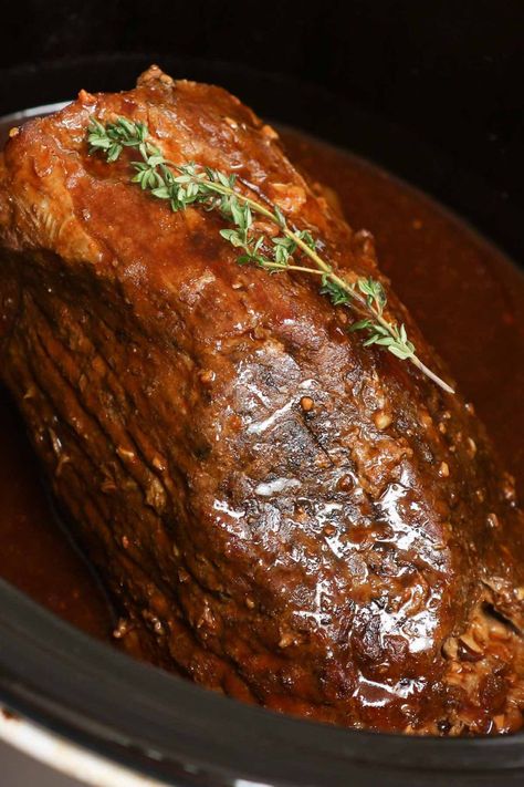 Round Roast Crock Pot, Slow Cooker Round Roast, Roast Instapot, Bottom Round Roast Recipes, Roast Mississippi, Roast Crock Pot, Roast Sandwiches, Eye Of Round Roast, Crockpot Roast Recipes