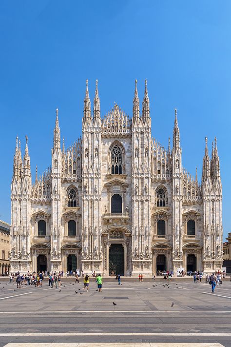 Duomo Milan, Duomo Milano, Egyptian Architecture, Milan Travel, Milan Cathedral, Italian Vacation, Historical Buildings, Italy Aesthetic, Church Architecture