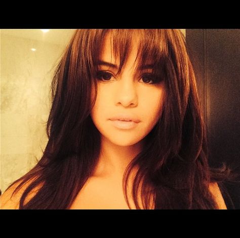 Pin for Later: Selena Gomez Just Got the Fall Haircut You've Been Dreaming About Selena Gomez With Bangs Selena shared this photo on Instagram with the caption, "Tried my best @sukiwaterhouse."  Source: Instagram user selenagomez Selena Gomez 2016, Selena Gomez Bangs, Chunky Bangs, Celebrity Bangs, Selena Gomez Hair, Long Bangs, Fringe Hairstyles, Long Hair With Bangs, Haircuts With Bangs