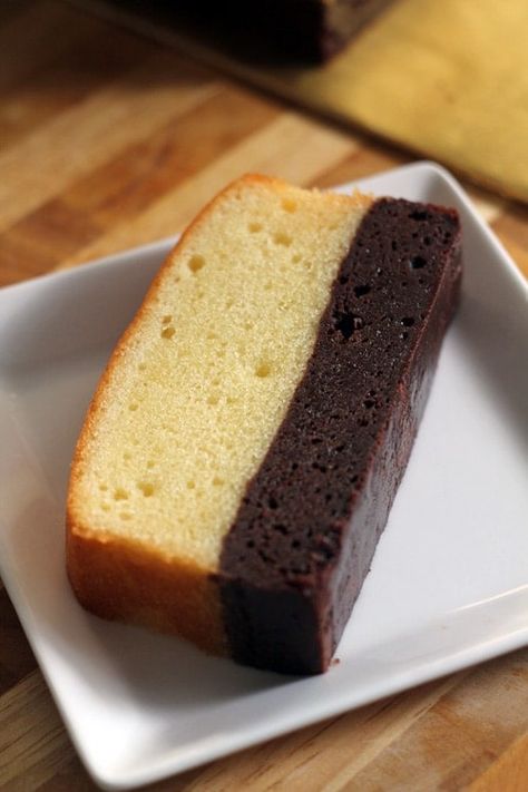 Brownie Butter Cake Recipe, Weight Watcher Desserts, Cake Brownie, Butter Cake Recipe, Brownie Recipe, Delicious Cake, Brownie Cake, Loaf Cake, Food Board