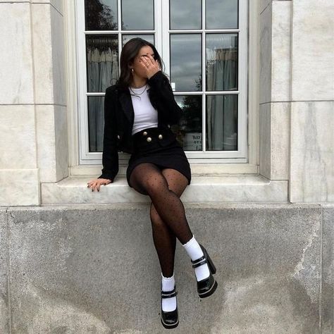 Mary Janes With Socks, Platform Mary Janes Outfit, Steve Madden Outfit, How To Style Mary Janes, Outfits With Mary Janes, Steve Madden Outfits, Platform Heels Outfit, Mary Jane Outfit, Mary Janes Outfit