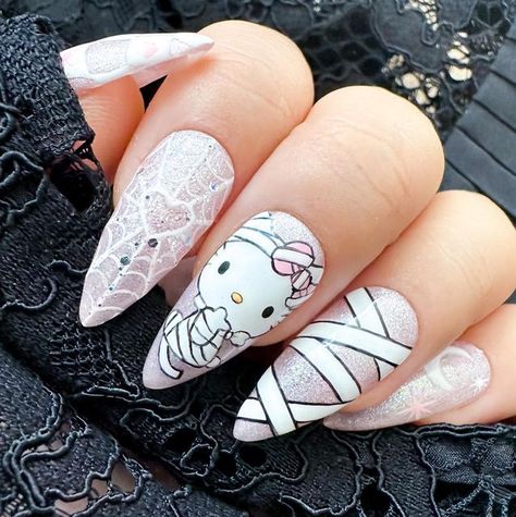 Hello Kitty Nails Art Designs, Painted Hello Kitty Nails, Medium Nails Halloween, Spooky Hello Kitty Halloween Nails, Hello Kitty Halloween Nails Short, Nail Designs Characters, Kuromi Halloween Nails, Halloween Sanrio Nails, Fall Hello Kitty Nails