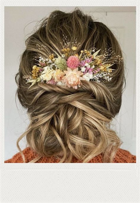 Hairstyles With Dried Flowers, Bridal Hair Wildflowers, Wedding Hair Dried Flowers, Dried Flower Bridal Hair, Dried Flower Bridal Headpiece, Hairband Bridal Hairstyle, Dried Flower Hair Clip, Dried Floral Hair Comb, Dried Flowers Hair Comb