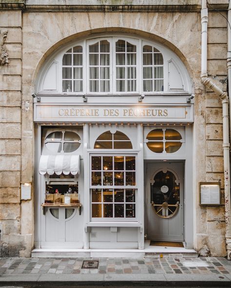 Meanwhile, in the Left Bank of Paris 😍 — I can’t get enough of its breathtaking beauty! Who else feels the same way?⁣ ⁣ This vibrant… | Instagram Beautiful Store Fronts, Paris Window Display, French Bistro Exterior, French Store Fronts, Bakery Facade, Tiny Architecture, Cool Restaurant Design, Beautiful Stores, Paris Shops