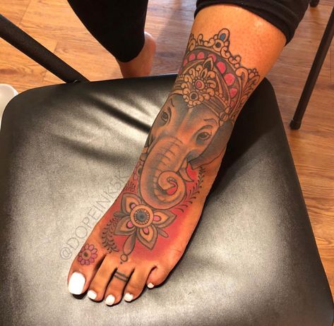 ✨ Go follow @blackgirlsvault for more celebration of Black Beauty, Excellence and Culture♥️✊ Vine Foot Tattoos, Cute Foot Tattoos, Tato Paha, Tattoo Placement Ideas, Tattoos Infinity, Snakebites, Foot Tattoos For Women, Tato Lengan, Tattoos For Women Flowers