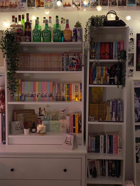 #bookshelf #bookshelfinspo #roominspo #bedroominspo #manga #mangacollection #mangashelf #anime #candles #fairylights #vines Bookshelf Inspo, Anime Candles, Rooms Ideas, Shelves In Bedroom, Dreamy Room, Manga Collection, Room Makeover Inspiration, Room Inspiration Bedroom, Bedroom Inspo