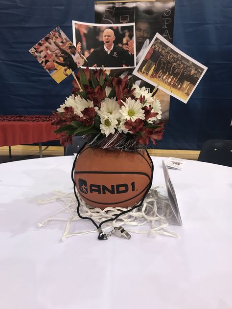 Hall Of Fame Banquet Centerpieces, High School Banquet Centerpieces, Basketball Table Centerpieces, Basketball Centerpiece Ideas, Sports Banquet Decorations, Sports Banquet Centerpieces, Basketball Senior Night Gifts, Basketball Centerpieces, Basketball Banquet