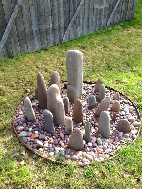 Circle of stones garden decoration #gardens #gardening #gardenideas #gardeningtips #decorhomeideas Landscape Edging Stone, Backyard Art, Moderne Have, Stones Garden, Red Tent, Witch Garden, Rock Garden Landscaping, Stone Garden, Have Inspiration