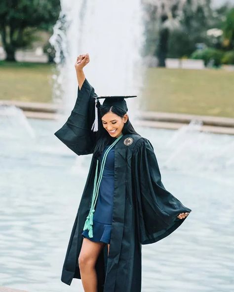 Boy Graduation Poses, Doctor Graduation Photoshoot, Graduation Pic Ideas High Schools, Graduation Photoshoot Poses, Nursing School Graduation Pictures, Masters Graduation Pictures, Graduation Pose, Cap And Gown Photos, Graduation Pic Ideas