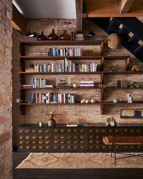 Designer Gil Melott of Studio 6F creates custom library space in once unused area of 100 year old loft. photo - Ryan McDonald Brick Wall Office Interior, Brick Wall Library, Brick Wall Shelving, Industrial Library Design, Loft Bookshelves, Loft Library Ideas, Residential Library, Loft Shelves, Brick Library