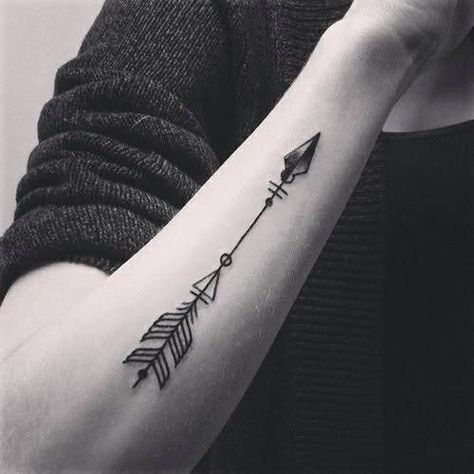 Tattoo Arrow, Geometric Arrow Tattoo, Tatuagem Masculina Pequena, Arrow Tattoo Design, Geometric Arrow, Dragon Tattoo For Women, Tattoo Trend, Small Meaningful Tattoos, Cool Tattoos For Guys