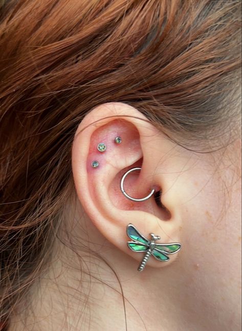 Aesthetic Daith Piercing, Multiple Flat Piercing, Unique Daith Jewelry, Double Flat Piercing, Piercing Placement Chart, Flat Piercing Ideas, Ear Piercing Placement, Styled Ear Piercings, Piercing Inspo Ear