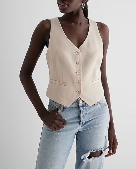 Womens Waistcoat Outfit, Style A Waistcoat, Suit Vest Outfits For Women, Street Style Suit, Suit Vest Women, Waistcoat Women, Waistcoat Outfit, Suits And Sneakers, Vest Outfits For Women