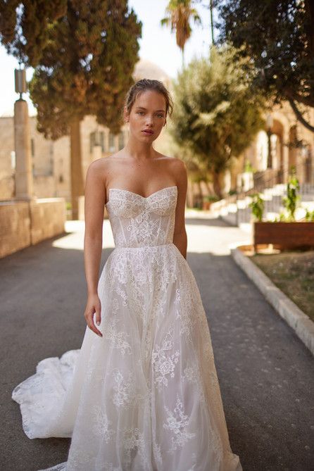 Felia Boston Wedding Dress, Bodice Wedding Dress, Fairytale Bridal, Wedding Dresses Sweetheart Neckline, Flair Dress, Wedding Dress Couture, Wedding Dresses Romantic, Lace Wedding Dress, Brides And Bridesmaids