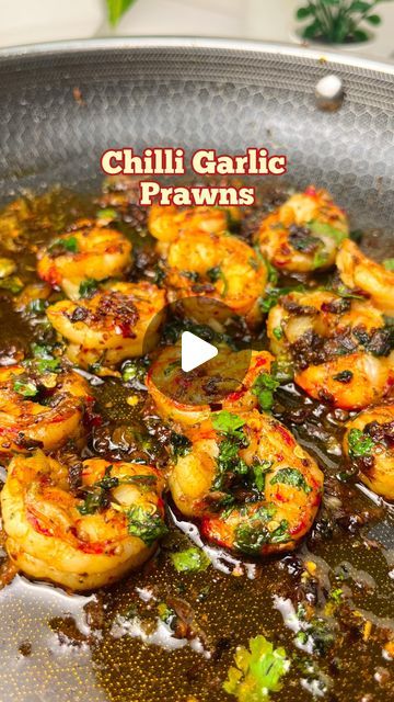 Prawn Snacks Appetizers, Chilli Garlic Prawns Recipe, Prawn Recipes Indian, Grilled Prawns Recipe, Butter Garlic Prawns, Prawn Pizza, Prawn Starters, Chilli Garlic Prawns, Garlic Prawn