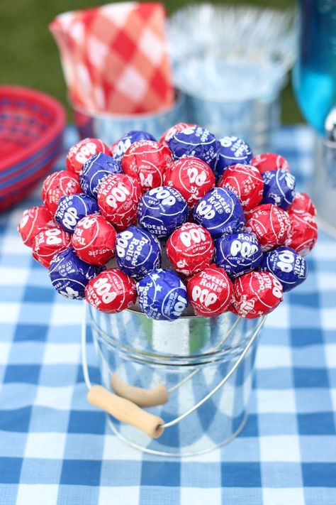 DIY Patriotic Lollipop Centerpiece Lollipop Centerpiece, Lollipop Bouquet, Fourth Of July Decorations, Independance Day, 4th Of July Desserts, Fourth Of July Food, Fourth Of July Decor, July Wedding, Patriotic Crafts